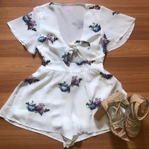 Size - small ! worn once - Southwestern romper!